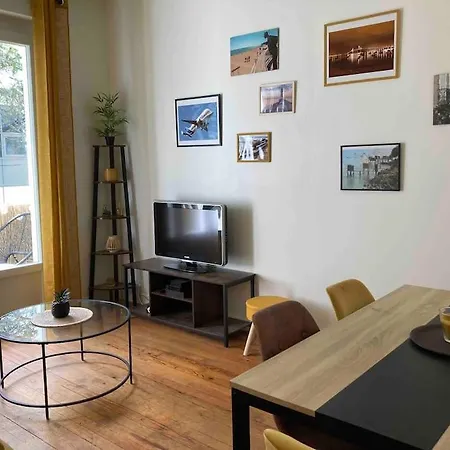 Apartment Coeur De Ville, Balcon & Parking Gratuit *